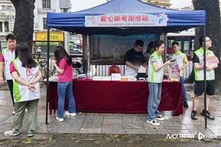 黄健翔谈国足丢球：拼命回跑反映责任心，但慌张造成选位失措